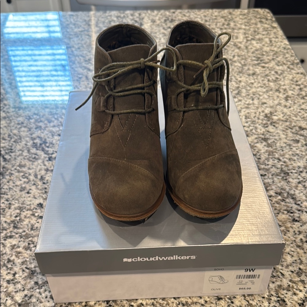 Cloudwalkers Olive Chukka Boots with Suede like Finish 9W